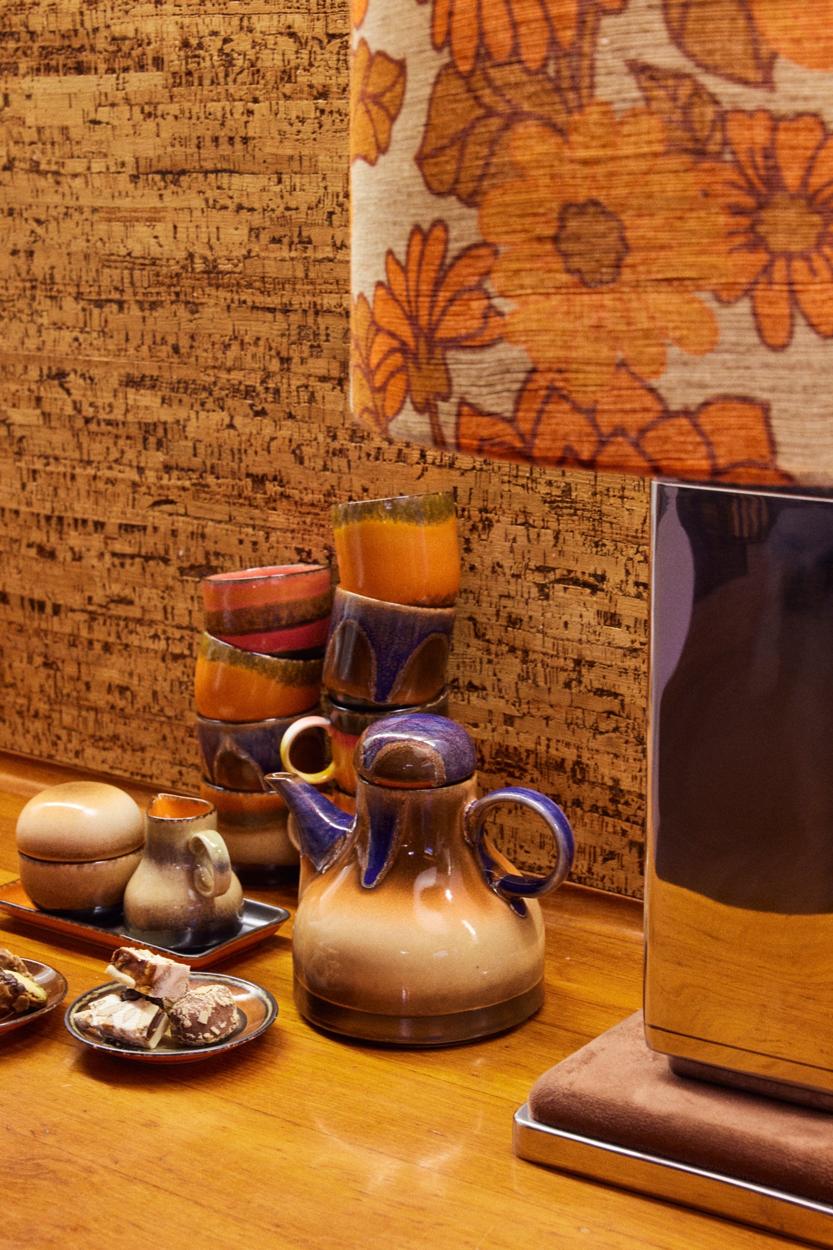 70s Ceramics & Glassware: Tassen, Becher und Gläser